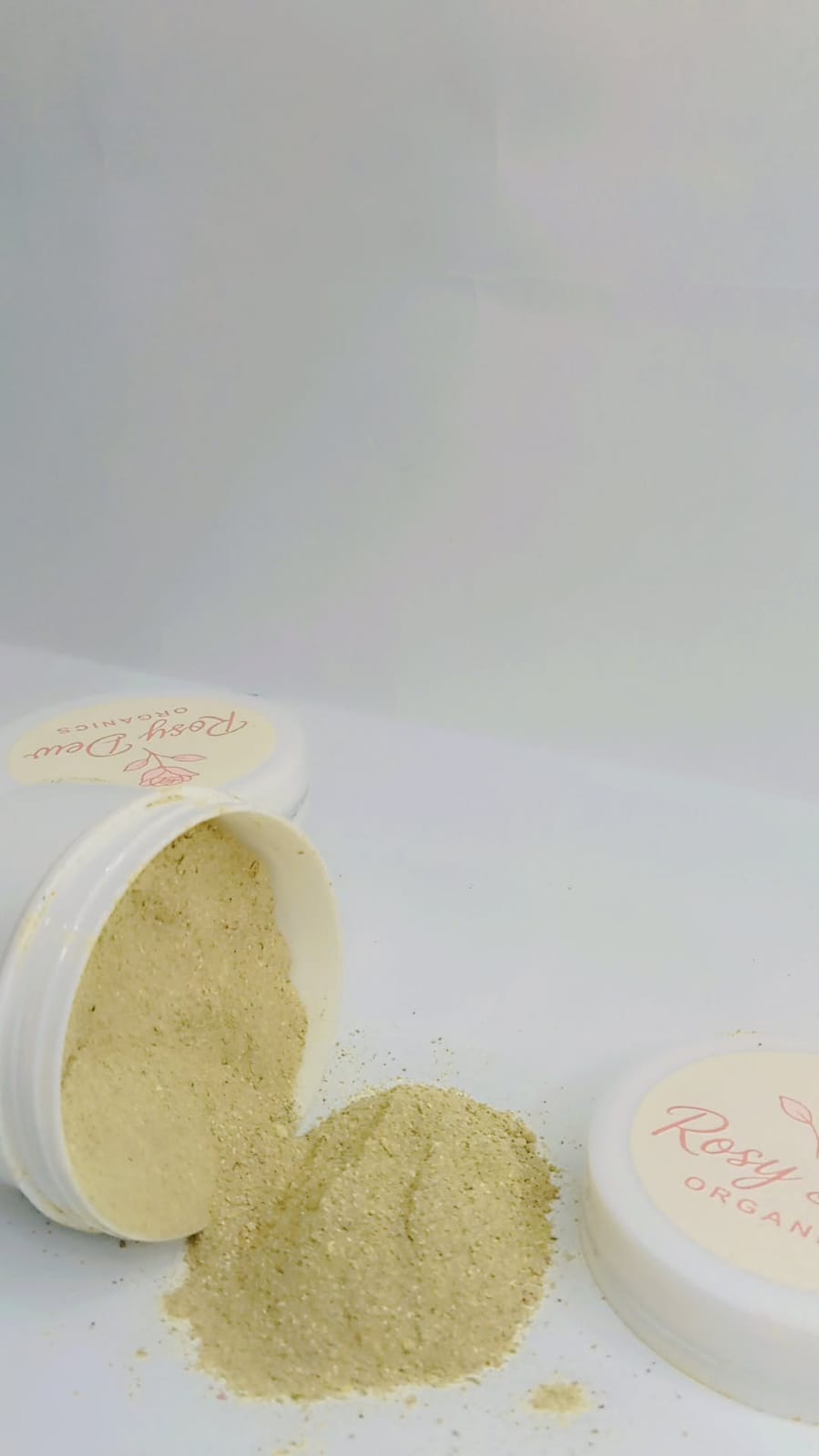 Glow & Shine Powder چمک اور نکھار کا جادو، جو آپ کی جلد کو قدرتی روشنی، تازگی اور بے داغ نکھار بخشدے۔ :